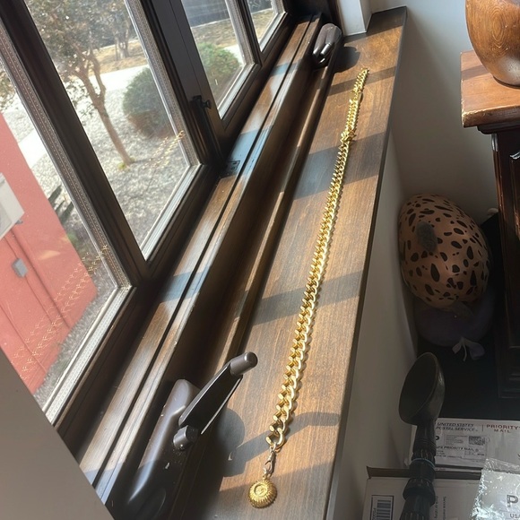 🌟🌟HOST PICK🌟🌟Beyond Stunning Chanel Belt comes with original box - Picture 5 of 9